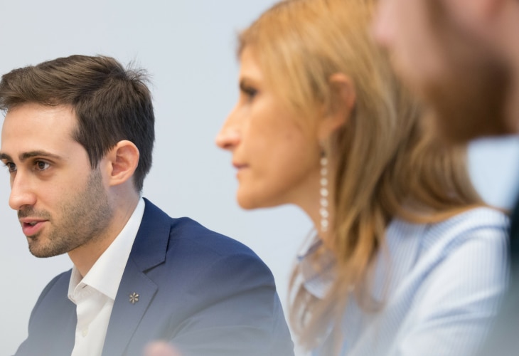 collaborateurs Pierre Fabre en réunion