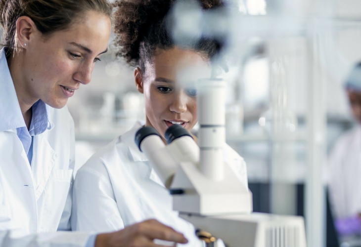 En tete etudiants et jeunes diplomes